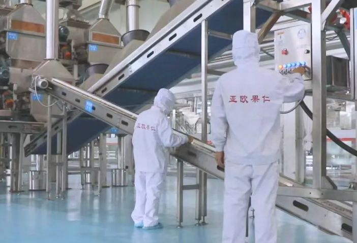 2025年的第一個(gè)月，承德亞歐果仁有限公司在山杏產(chǎn)業(yè)的道路上持續(xù)奮進(jìn)，展現(xiàn)出蓬勃的發(fā)展活力。